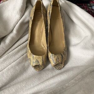 Stylish Snake Print Peep Toe Heels Stuart Weitzman Leather Peep Toe Size 8.5